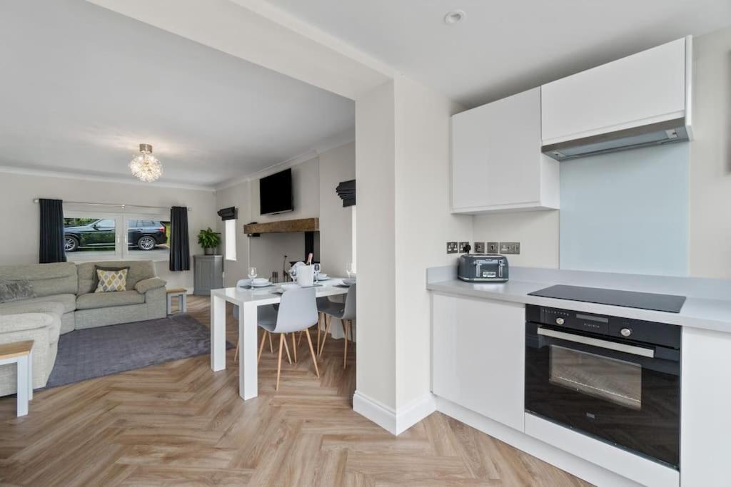 White Cottage Stunning Contemporary 2 Bedroom 2 Ensuite Annex With Hot Tub Plymouth Exteriör bild